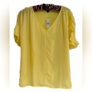 NWT Ann Taylor summer blouse in sunny yellow. Size M